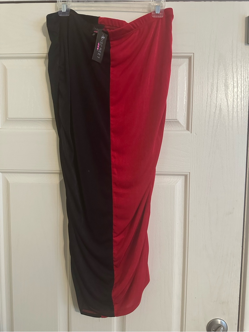 Discreet Red and Black Colorblock Pencil Skirt